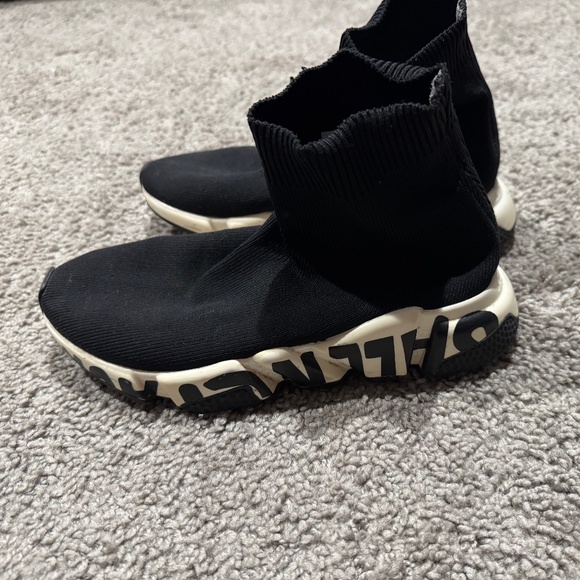 Black sneakers - Picture 1 of 5